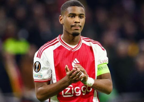 南宫体育官网 -包含国际比赛日突围战来临，阿贾克斯围绕国王杯队长鼓劲，气氛紧张，训练强度明显提升的词条